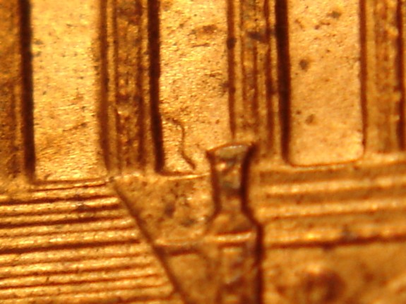 1999-Lincoln-Memorial-Cent--Markings/Lines-Above-Liberty